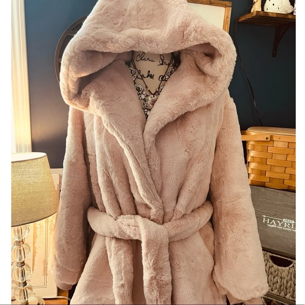 SUPER SOFT BELTED FAUX FUR BLUSH TIE WRAP COAT - Picture 3 of 3